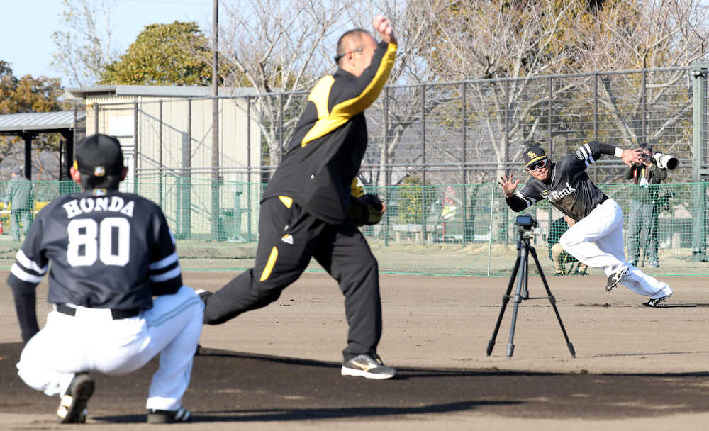 【画像・写真】ソフトＢ“本多流”走塁改革　動画撮影で姿勢をチェック
