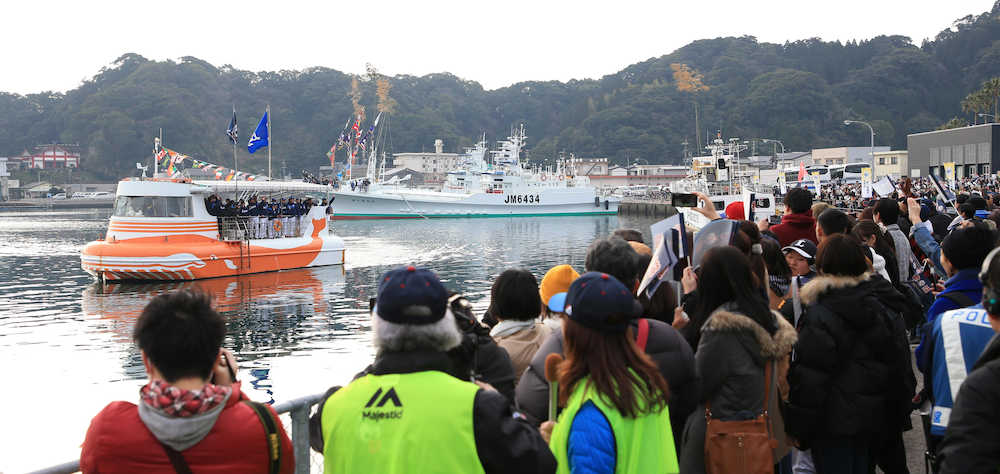 【画像・写真】西武、海上パレードに１万人熱狂　辻監督は日本一宣言