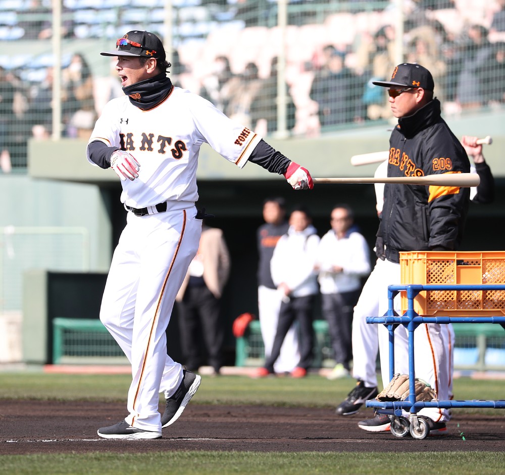 【画像・写真】【キャンプ隠しマイク】元木コーチ「グラブからして違うねえ！」　坂本勇は…