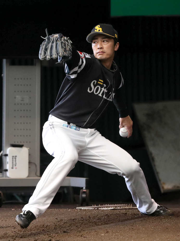 【画像・写真】ソフトＢ・和田　２度目ブルペンで４３球「少しずつ上げていきたい」