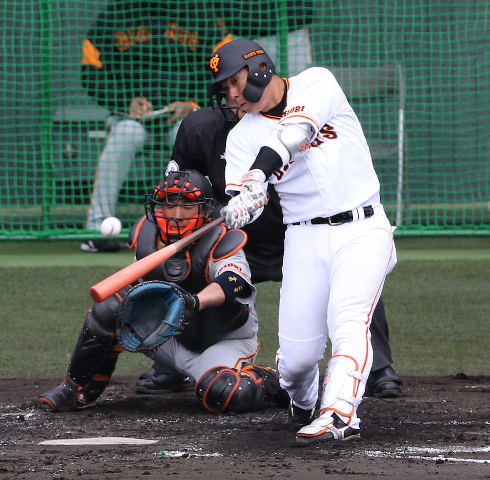 【画像・写真】巨人・中島、逆方向へ適時二塁打「粘りました」