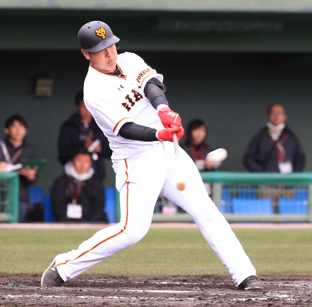 【画像・写真】巨人・岡本、自画自賛の４番弾「飛んだ方向も良かった」下半身強化実った