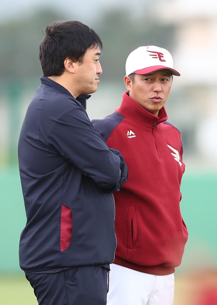【画像・写真】楽天・平石監督　石井ＧＭと強い絆「本当によく野球を知っている」