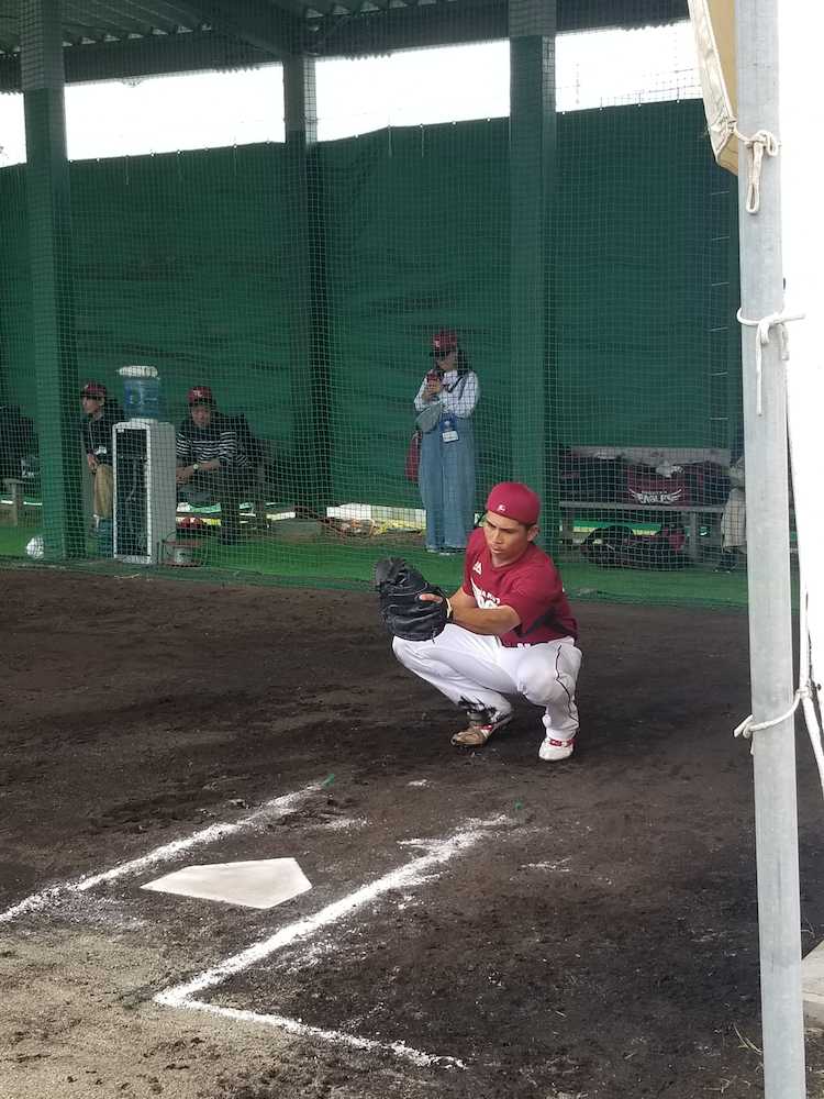 【画像・写真】楽天　嶋、捕手・福山を相手に“ブルペン投球”「逆ちゃうん？」「たまにはね」