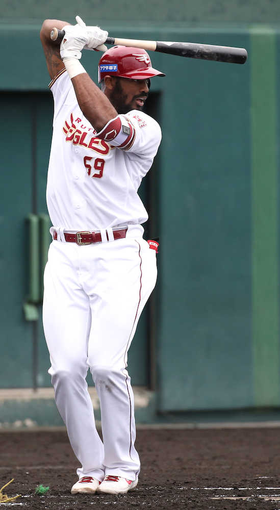 【画像・写真】楽天ブラッシュ、独特フォームで来日１号「うれしい」