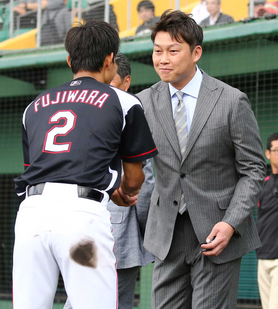 【画像・写真】新井氏　ロッテドラ１藤原に太鼓判「素晴らしい」のひと言、あとは「慣れ」だけ