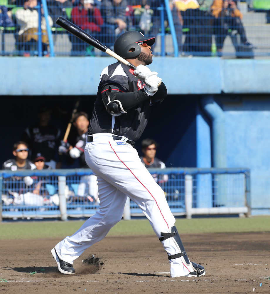 【画像・写真】ロッテ新助っ人バルガス、代打で特大１号！バックスクリーン直撃弾にゴリラパフォ出た