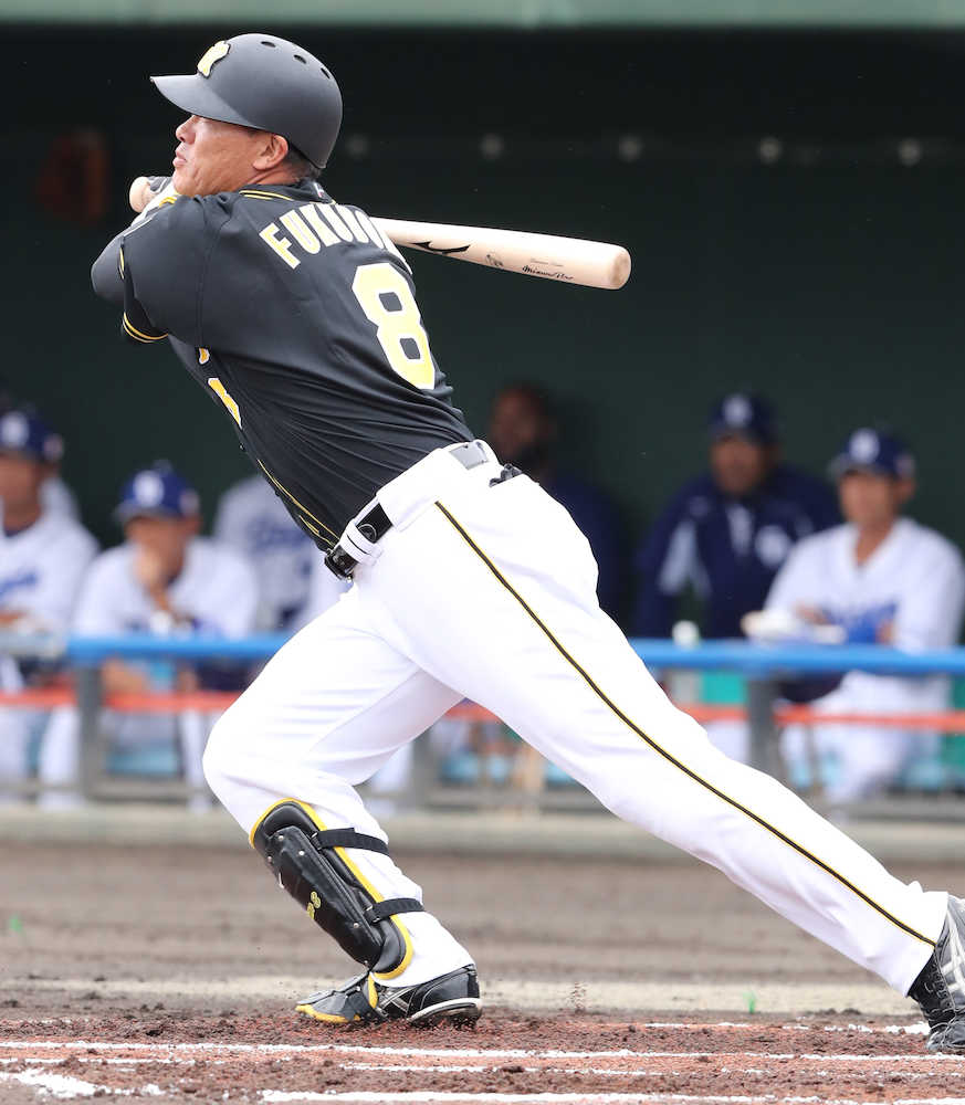 【画像・写真】阪神・福留　オープン戦初打席で先制バックスクリーン弾