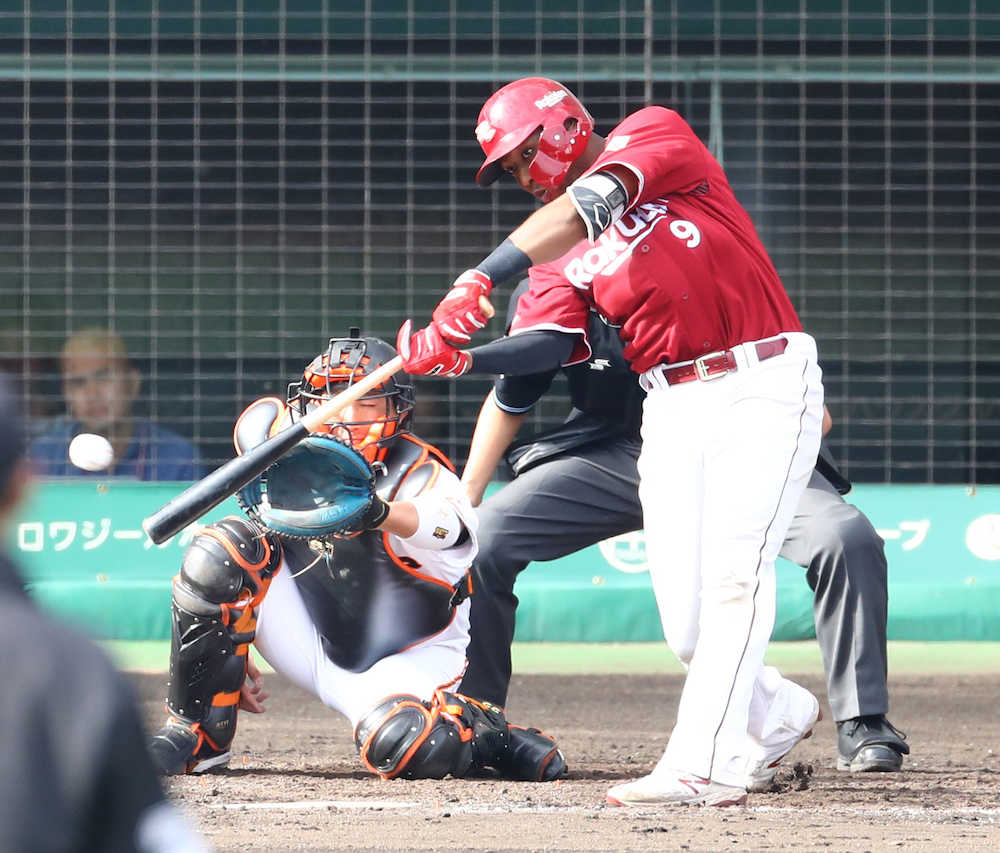 【画像・写真】楽天　オコエ、お見事先頭弾！「しっかり振れた」　田中も続いた