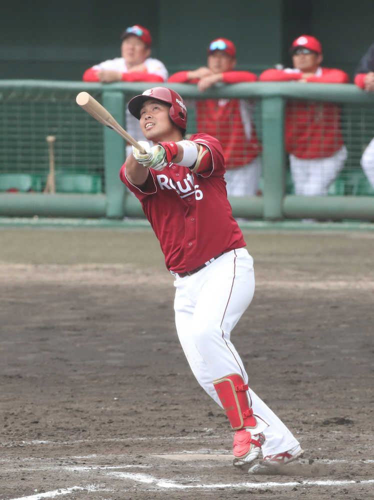 【画像・写真】楽天　内田　生き残りへ２打席連続弾　早め始動で新打法「いったな、と」