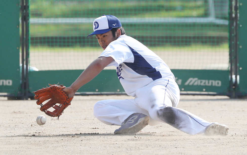【画像・写真】中日・根尾、初特守で二塁！遊撃ノックのちに志願「必要だと思った」