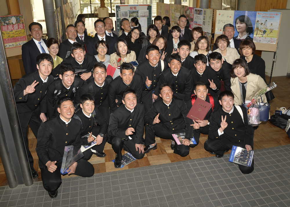 【画像・写真】静岡高３年生部員16人が卒業式　駒大入りの成瀬「結構寂しいもんですね」