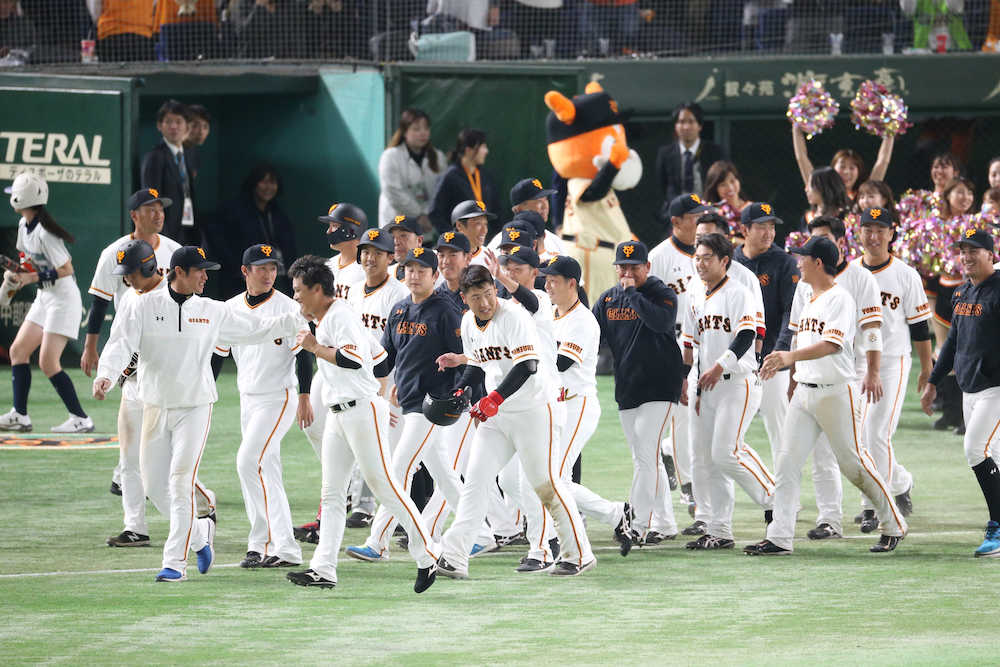 【画像・写真】巨人・岡本、今季ＯＰ戦初出場で大暴れ！公式戦初サヨナラ２ランを含む２安打４打点