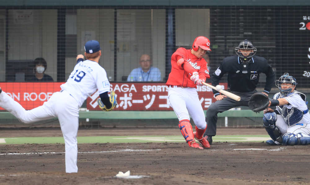 【画像・写真】広島・小園“プロ初長打”　１７年ドラ１西武・斉藤大から右越え二塁打