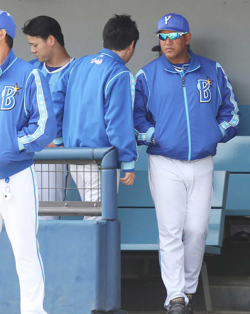 【画像・写真】ＤｅＮＡラミレス監督　ドラ２伊藤裕の緩慢走塁にカミナリ！「受け入れがたいプレー」と懲罰交代