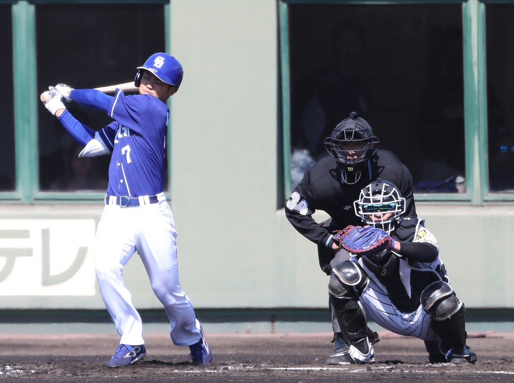 【画像・写真】中日・根尾、実戦デビュー　第１打席はメッセに空振り三振