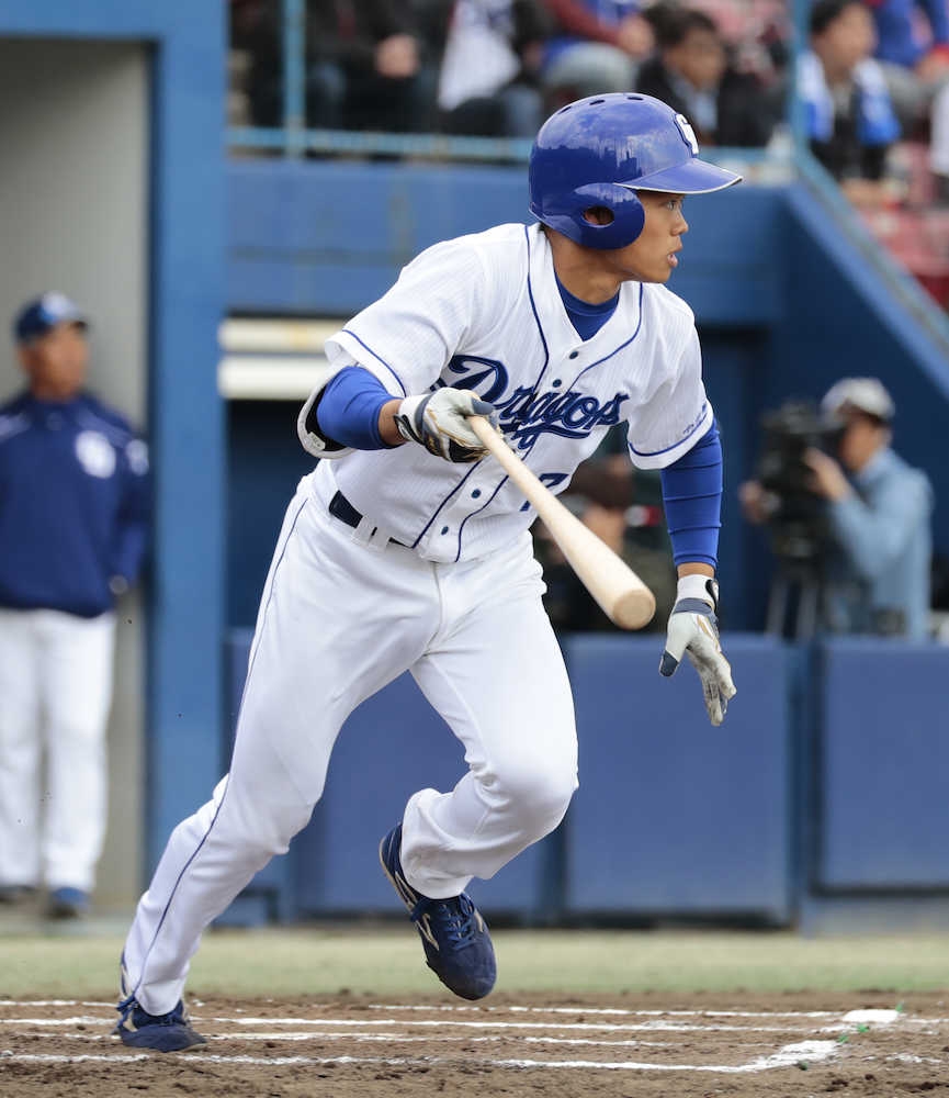 【画像・写真】中日・根尾　実戦初安打！７打席目でマーク　二塁内野安打