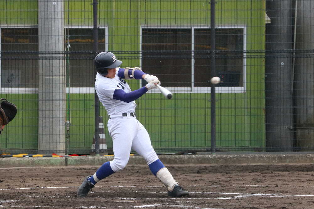 【画像・写真】履正社、選抜へ仕上がり順調　4番・井上が大学生相手に2ラン