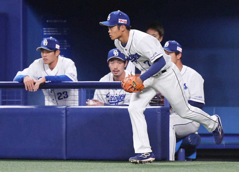 【画像・写真】中日・根尾、1軍初安打　西武・今井との甲子園Ｖ対決で快音