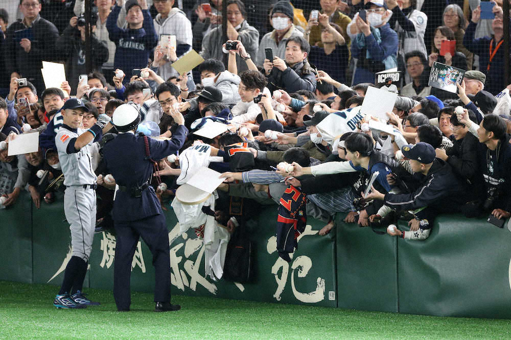 【画像・写真】イチロー　3打数無安打で交代、21打席連続無安打も好守披露