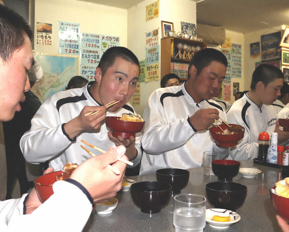 【画像・写真】札幌大谷　石鳥、左腕から3安打　24日米子東エース攻略へ手本