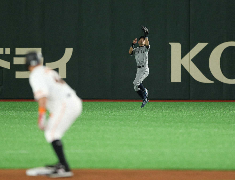 【画像・写真】45歳のイチロー「レーザービーム」健在　矢のような送球で進塁阻止　東京Dどよめく