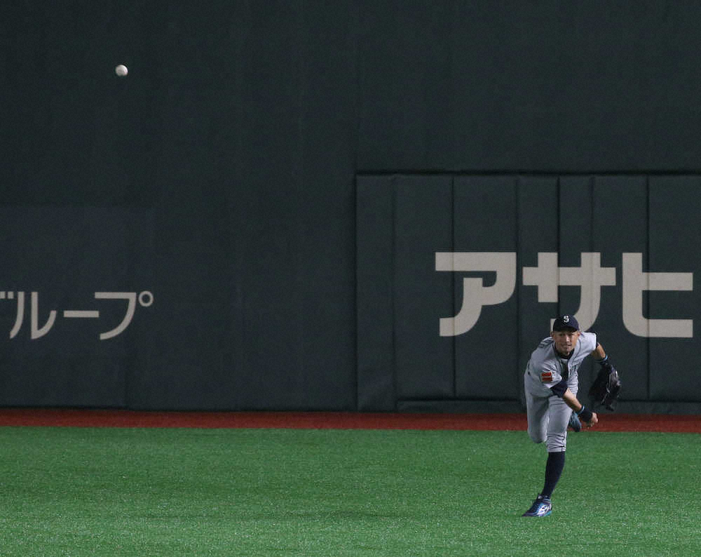 45歳のイチロー レーザービーム 健在 矢のような送球で進塁阻止 東京dどよめく スポニチ Sponichi Annex 野球