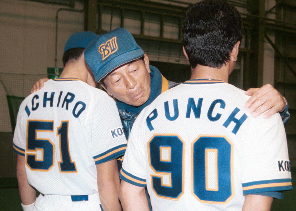 1994年4月、登録名を鈴木一朗からイチロー、佐藤和弘からパンチと命名したオリックス・仰木監督
