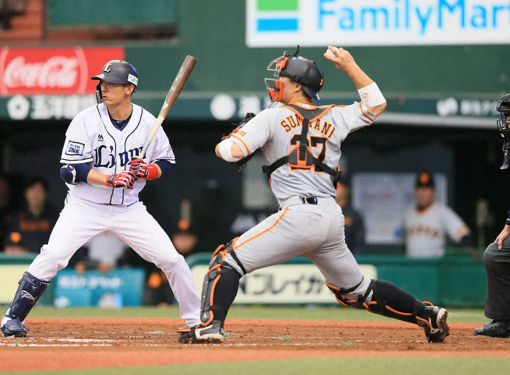 【画像・写真】巨人・炭谷“初凱旋”強肩で魅せた！西武ファンからも大きな拍手