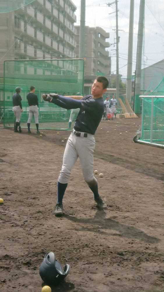 【画像・写真】打撃練習を行った及川