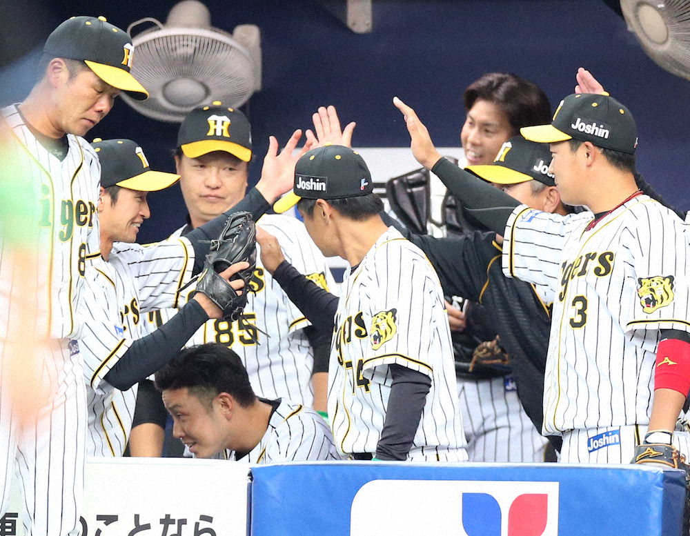 【画像・写真】阪神ドラ1近本、いきなりの好返球！若武者のプレーでヤクルトの先制阻止