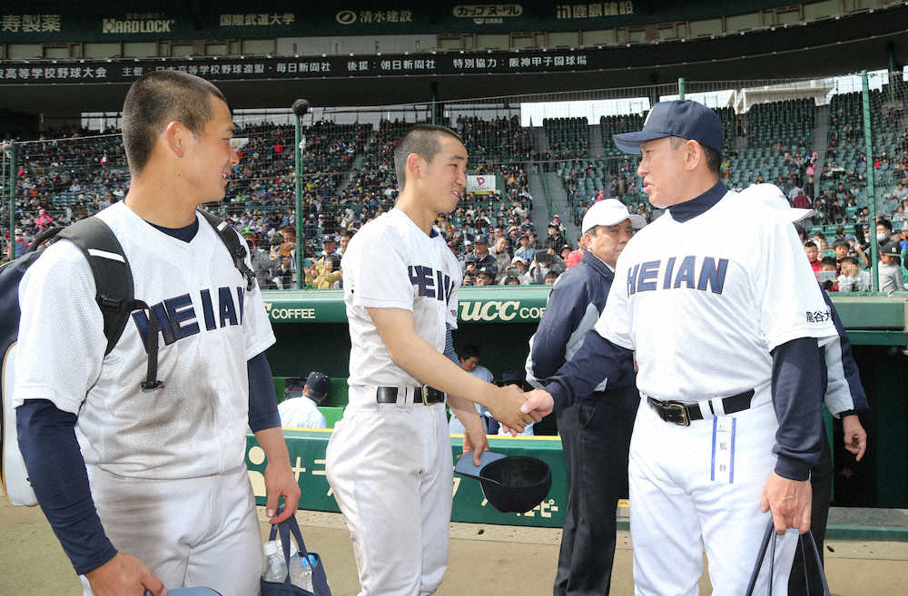 【画像・写真】龍谷大平安　平沢　粘りの1失点　原田監督に甲子園30勝届ける