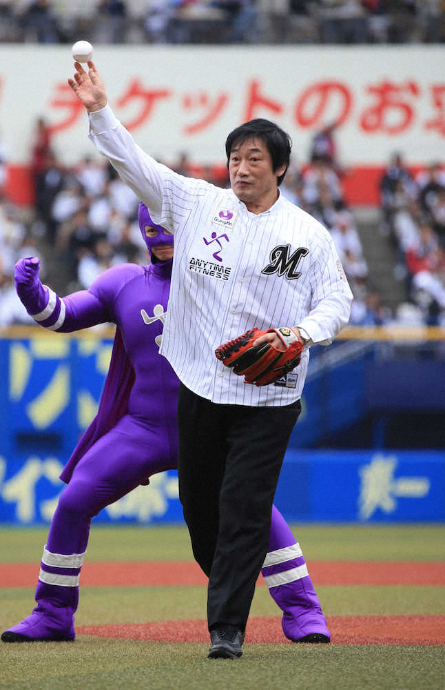 【画像・写真】ロッテ　小橋建太が始球式「気持ち良く投げられた」