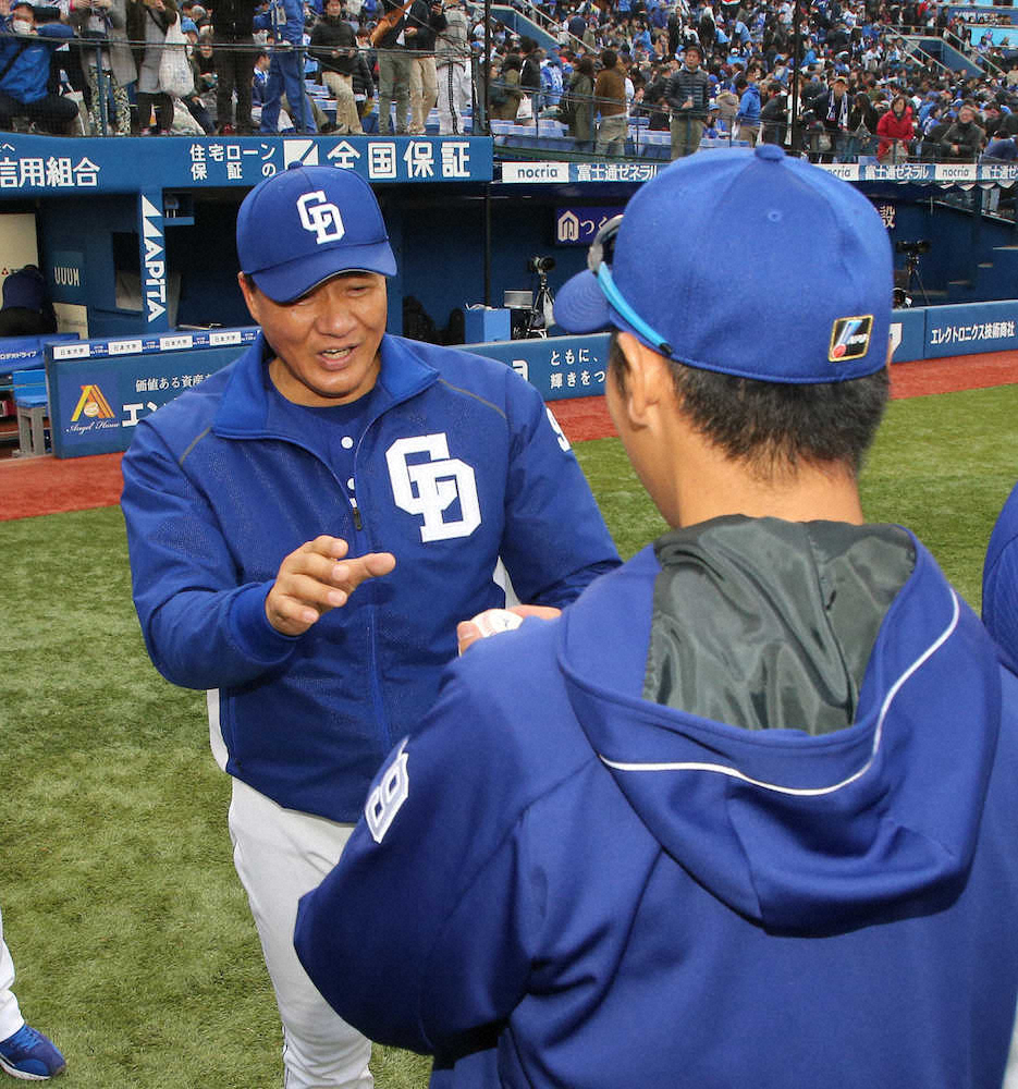 【画像・写真】中日・与田監督、初勝利「素直にうれしい」40歳・山井が直球主体で好投