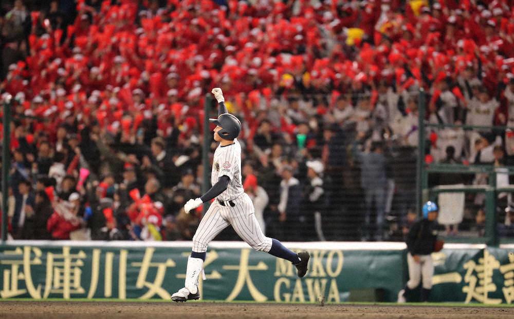 【画像・写真】明石商2年・来田が大暴れ！初回先頭弾＆9回サヨナラ弾「狙っていました」