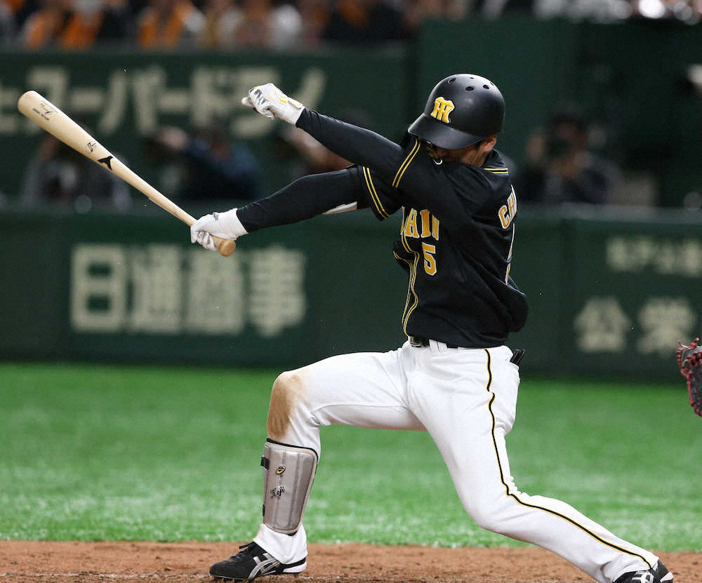 【画像・写真】阪神・近本、プロ初マルチ　右手一本で技あり2点打