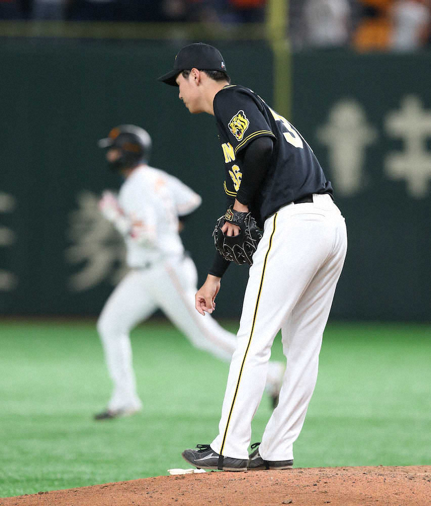 【画像・写真】阪神・浜地　プロ初登板で4回6失点…岡本、坂本に被弾「野手の方に申し訳ない」