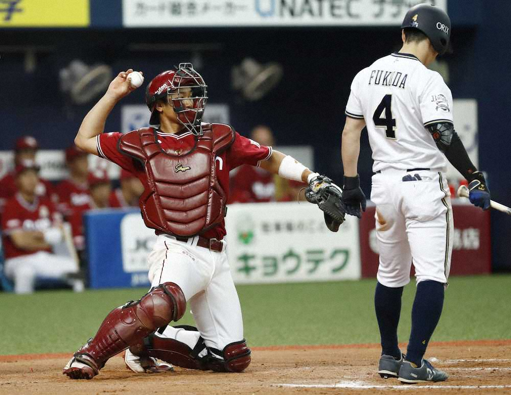 【画像・写真】楽天・銀次　完璧急造捕手も辛さ実感「痛いと言ったら怒られる」