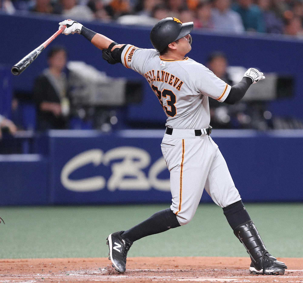 【画像・写真】巨人　ビヤヌエバが来日1号、中日・大野雄から左翼席に特大弾「嬉しいよ」