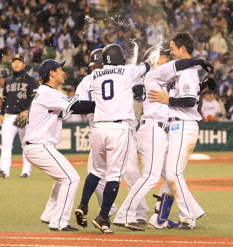 【画像・写真】西武・愛斗　サヨナラ呼ぶ激走！「初安打よりサヨナラが先に出ましたね」