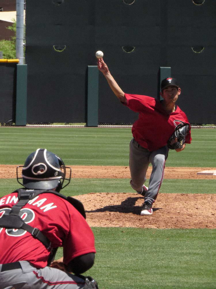 【画像・写真】Dバックス・吉川　球宴遊撃手を空振り三振斬り　延長キャンプ・カブス戦登板