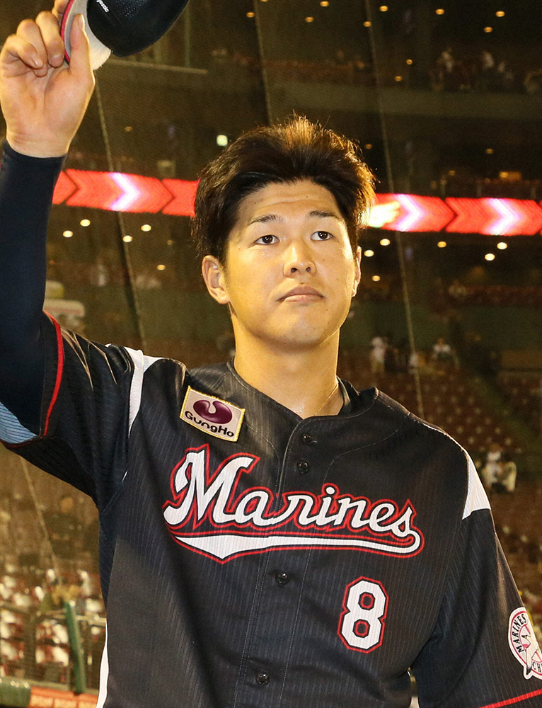 【画像・写真】ロッテ　中村、練習中にコーチと衝突　左目下を10針縫うケガ