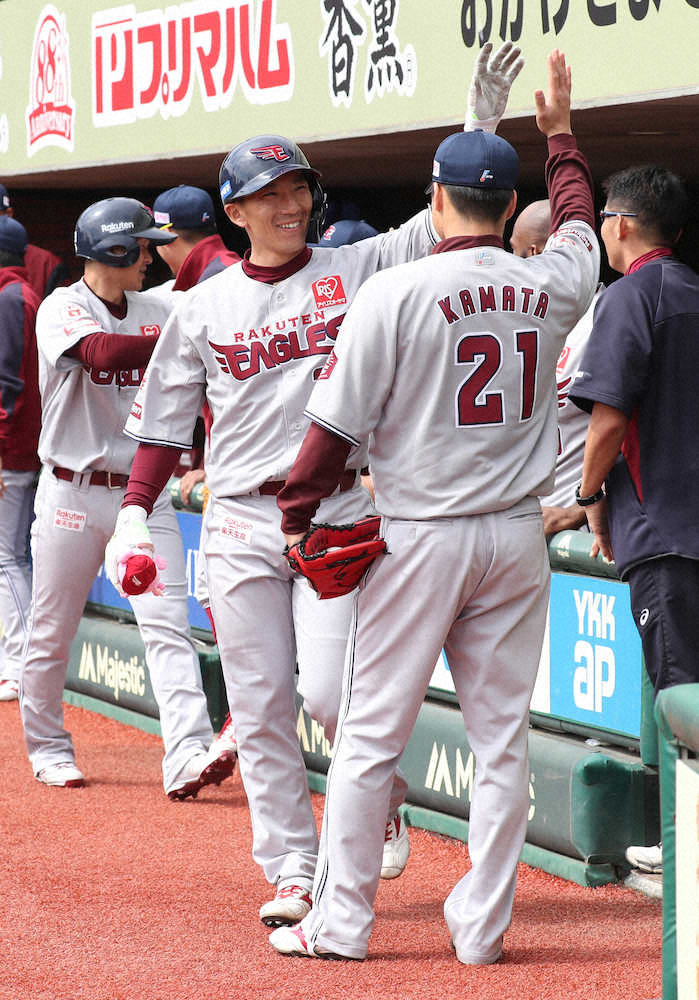 【画像・写真】楽天・釜田　右肩＆右肘手術乗り越え655日ぶり復活白星！6回途中3失点　打線援護、好守に感謝