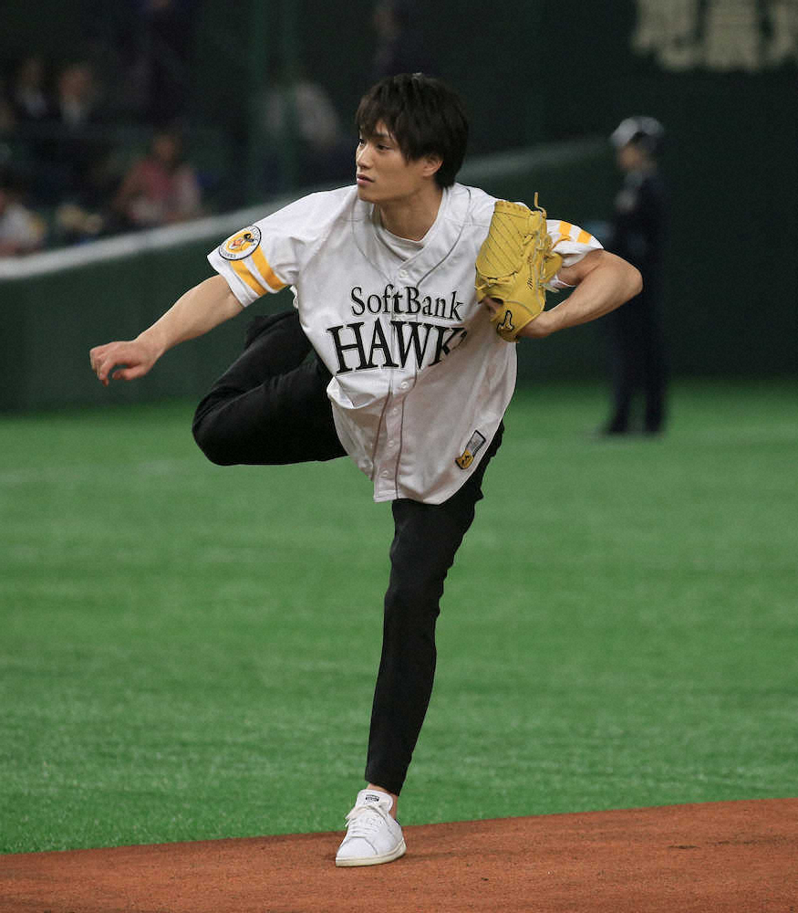 【画像・写真】鈴木伸之　始球式で122キロマーク！「めっちゃ気持ち良かった」