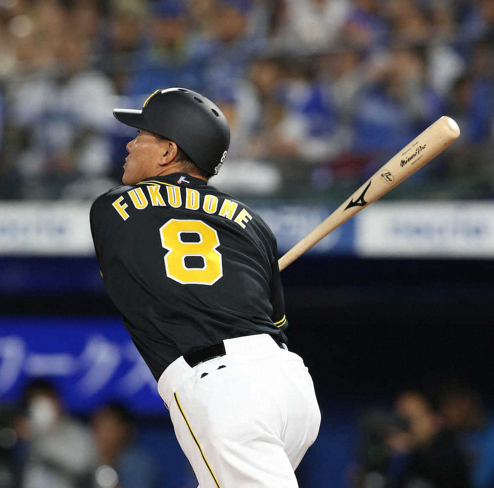 【画像・写真】阪神の41歳・福留　バックスクリーンへ3ラン　14試合ぶりの今季2号