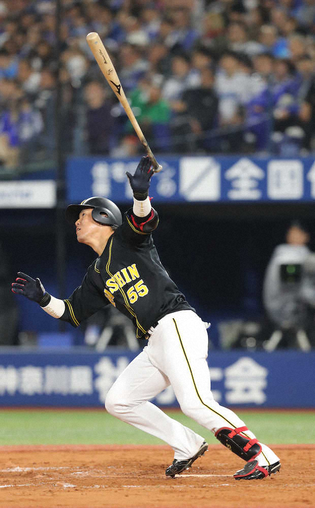 【画像・写真】阪神・陽川、待望の今季1号　9回トドメの一撃で「ゴリラポーズ」