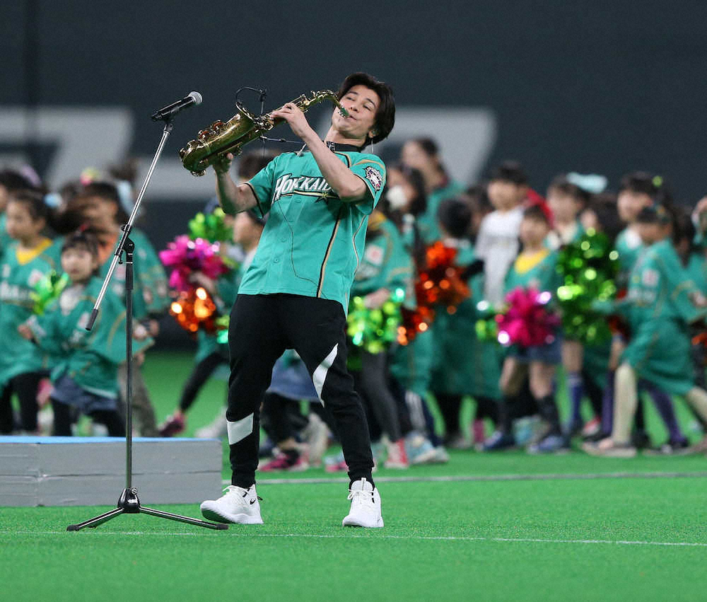 【画像・写真】武田真治　札幌D試合前にサックスパフォーマンスも“巻きでお願いします”