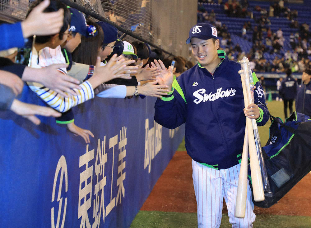 【画像・写真】ヤクルト　平成最後の神宮快勝締め！中村2号に村上汚名返上弾　広島は初スタメン下水流が痛恨失策…連敗