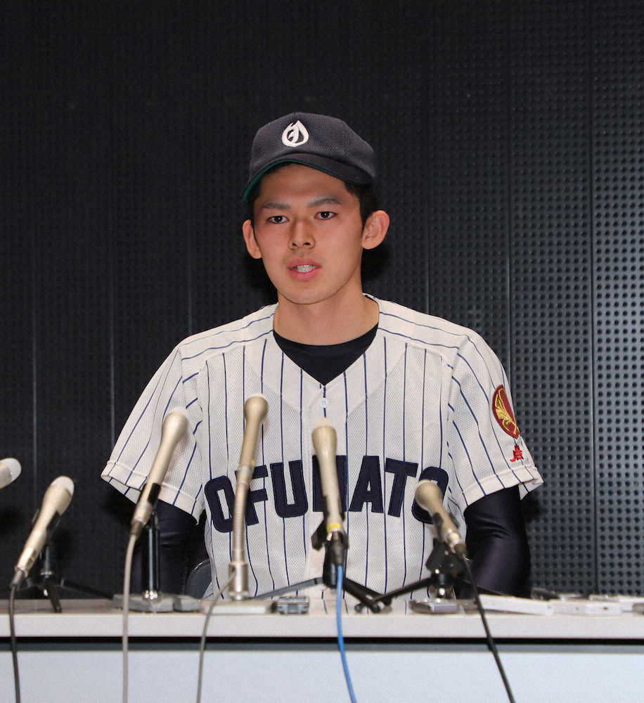 【画像・写真】報道陣の質問に答える佐々木（撮影・島崎忠彦）