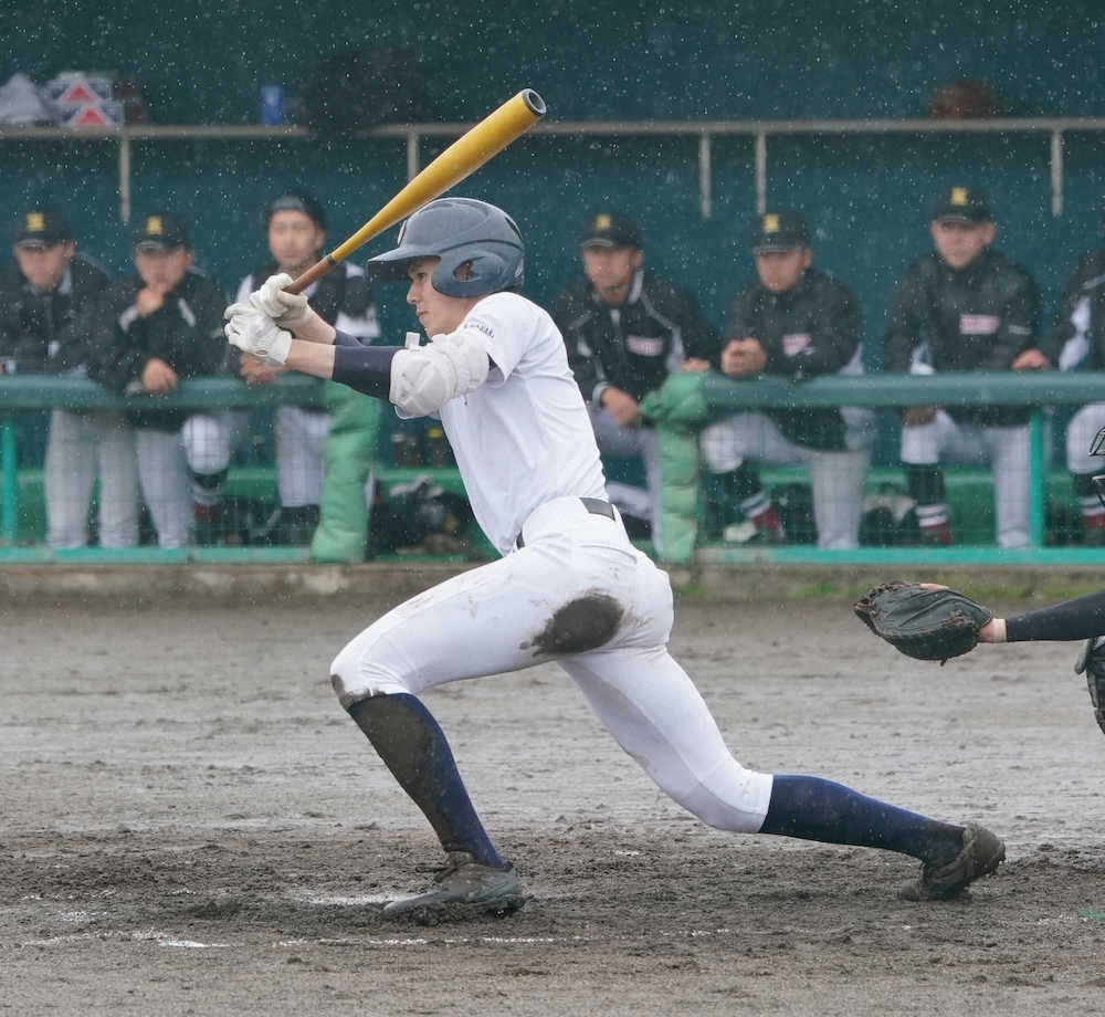 【画像・写真】163キロ右腕大船渡・佐々木　3打数2安打2打点に1盗塁とバットと足で能力の高さ見せる